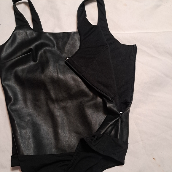 Faux Leather Bodysuit Size M - Picture 7 of 15